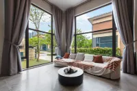 Forest City Golf Villa by Avery at Johor 【Home Party+Located in Golf Resort+Free Parking】
