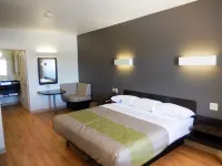 Studio 6 Yukon, OK Hotels in Yukon