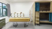 Starry Sky Rooftop Hostel (Wuhan Hanzheng Street Subway Station) - 2 ดาว