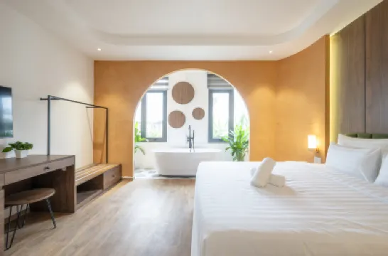 Lá Hotel Nguyễn Văn Dung Các khách sạn gần Công Viên Nhạc Nước Van Phuc City