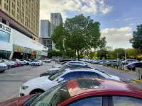 Qianxi Hotel (Zhangjiagang City Center Shopping Park)