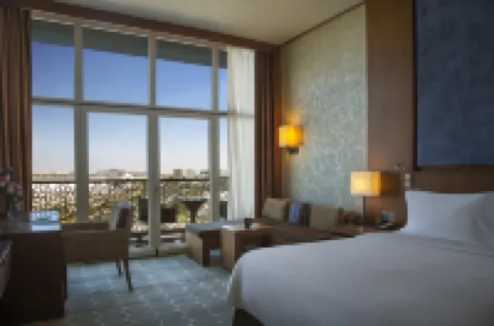 ياس بلازا مارينا Hotels near مدينة مصدر