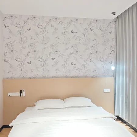 Huatingju Express Apartment (Liaoyang Baita Railway Station)