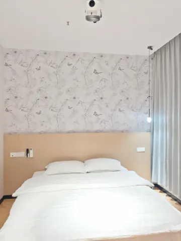 Huatingju Express Apartment (Liaoyang Baita Railway Station)