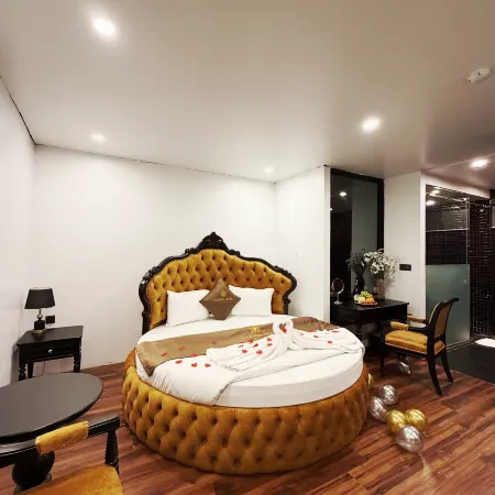 Golden Hotel Отели рядом с достопримечательностью «Хай-Ба-Трунг»