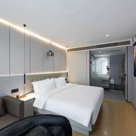 Nine  Cotinents E -storts Hotel