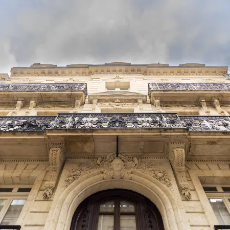 Grand Hotel Francais Bordeaux Отели рядом с достопримечательностью «Кафедральный собор Святого Андрея»