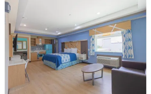 La Vyoma Villas, Westpark Hwy 6