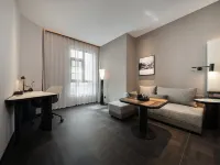 Atour Hotel (Zhengzhou East Railway Station West Square) Hotels near Zhengzhoudong Railway Station