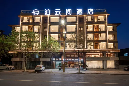 Boyunjian Hotel (Maoxian Ancient Qiang City)