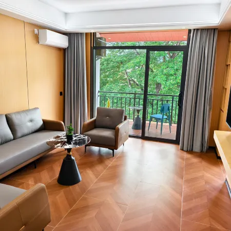 NAMKHAN SCENIC HOTEL Отели рядом с достопримечательностью «Ват Чом Пхет»