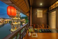 Phoenix Wanfeng Yushe Light Luxury Homestay (Hongqiao Branch, Fenghuang Ancient Town) - Romantic