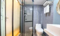 Lemon Shadow Play Hotel (Kunming Railway Station The Mixc) - سبا