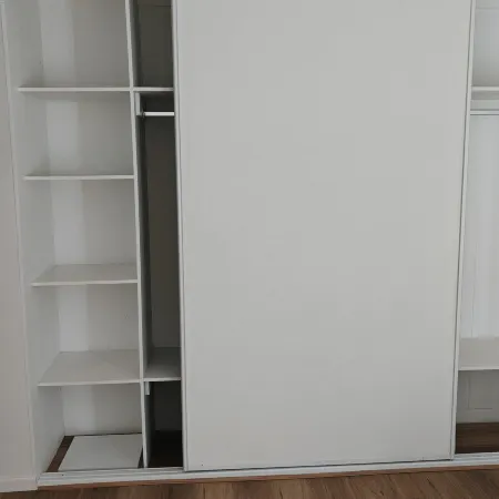 Modern Holland Park Unit with Easy City Access