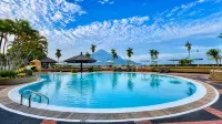 Grand Whiz Hotel Trawas Mojokerto - parking