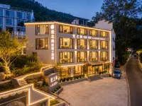Fan Retreat · Riverside View Boutique Inn (East Gate, Mount Fanjing) - 3-Star