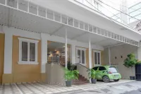 Sans Hotel Empress Simpang Lima - parkir