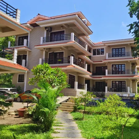 Woodside Retreat Serviced Apartments, 100 meters from baga river