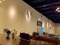 Danba yunshangzangjia Resdrt Hotel - バー
