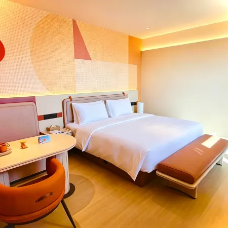 Orange Hotel (Hami Jianguo North Road Huijia Times Hami Shopping Center)