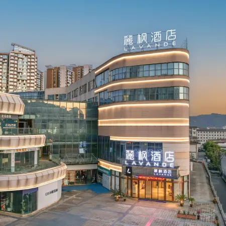 Lavande Hotel(Wanfu Dadu Store of Luxian High-speed Railway Station)