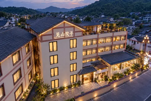 mountain villa jiuzhaigou - บริการรถรับส่ง