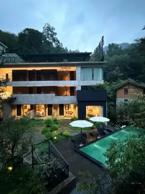 Mount Qingcheng Ziranxing Homestay - Kolam Infiniti