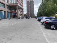 Minzu Hotel - parking