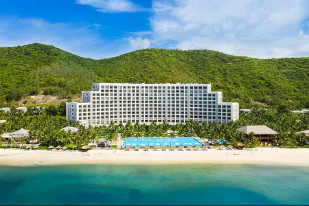 Vinpearl Resort & Spa Nha Trang Bay Отели рядом с достопримечательностью «MerPerle Sparkling Waves»