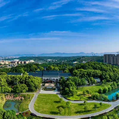 Jingshan Guokang Hotel Hotels near Qujialing·Zhongguo Nonggu Square