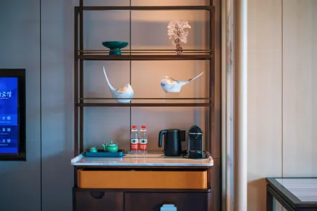 Nanhu Hotel Отели в г. Цзясин