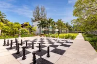 Outrigger Khao Lak Beach Resort Hotellit kohteessa 