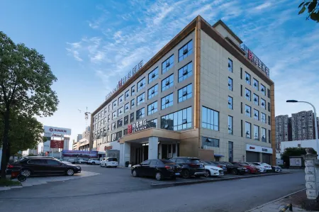 Borrman Hotel (Huaihua High Speed Railway South Station Wanda Plaza) Отели рядом с достопримечательностью «Zhongpo Places of Interest»