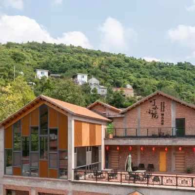 Dingdong Courtyard Homestay Hotels near Ezhuang Pubu Qun Sceneic Area