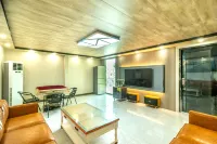 Huidong Xiangju Container-Themed Homestay - Airport Shuttle