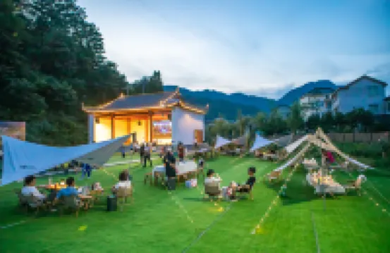 騰雲·現代旅遊根據地民宿（金源店）