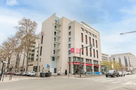 Appart’City Confort Lyon Gerland Отели рядом с достопримечательностью «Университет Люмьер Лион 2 - Кампус Берж дю Рона»