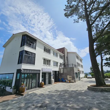 Haemil Resort Отели рядом с достопримечательностью «Храм Пэкчеса»