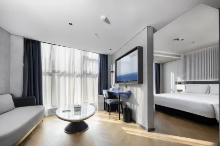 Atour Qingju Hotel Sinequanone Zhongshan Road Wuxi Отели рядом с достопримечательностью «HeZhenLiang Yu AoLinPiKe ChenLieGuan»