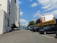 Qingdao Sifang Hotel East Building (Taidong Pedestrian Street Small Village Subway Station) - Bãi đậu xe