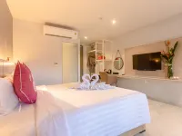 Tour De Phuket Hotel Hotels near Wat Si Sunthon