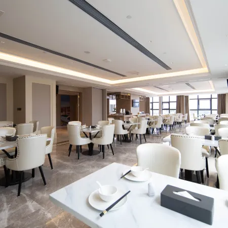 Vienna Hotel (Southeast Qiandong Danzhai Wanda Town)