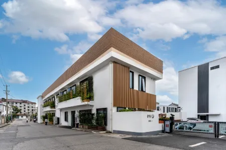 Floral Hotel·Banyi Tang  Hotel (Shanghai Qingxi old street branch) Отели рядом с достопримечательностью «Shanghai Wanfo Pavillon»