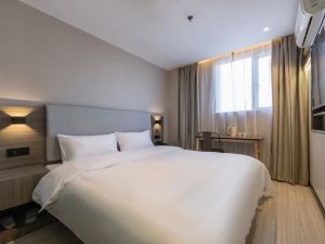 Lai Yi Hotel (Changji Road Anting Subway Station)