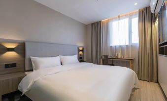 Lai Yi Hotel (Changji Road Anting Subway Station)