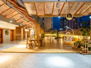 Popular Four-Star Hotels in Guanling