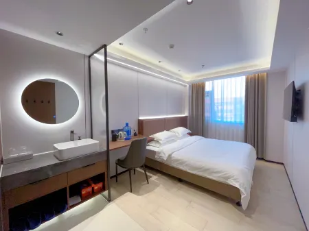 Yancheng Hotel (Luohe Convention and Exhibition Center Branch) Отели рядом с достопримечательностью «Huanghe Square»