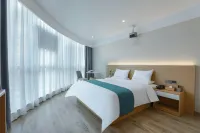 Four Seasons Hotel Yuecheng (East High-speed Railway Station) Hotels in Tongzi County