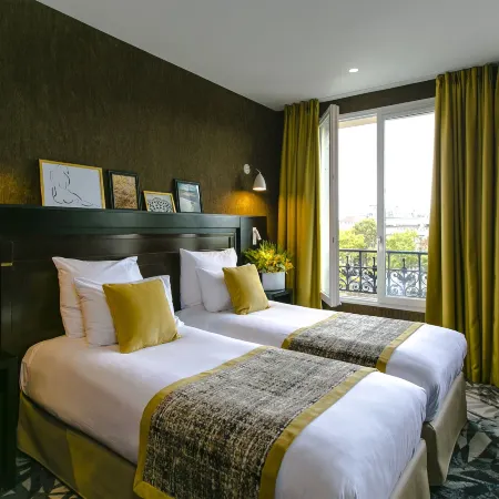 Hotel de Neuville Arc de Triomphe