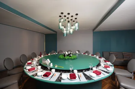 Sea on the Sea Crystal Hotel Отели рядом с достопримечательностью «House of Pingyang in Han Dynasty»